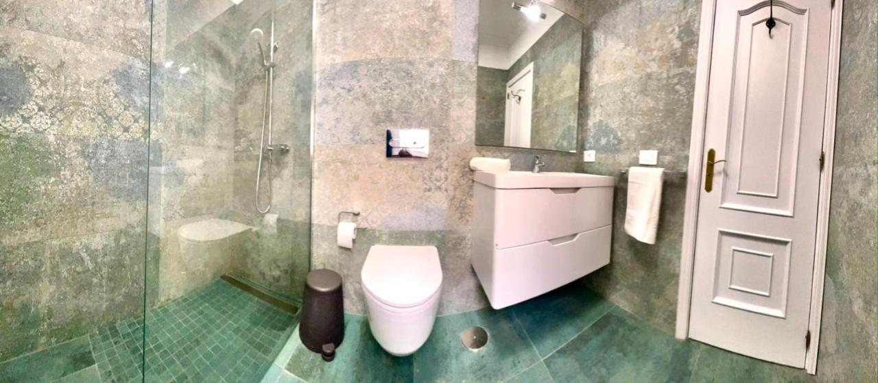 La Galeria Apartment *